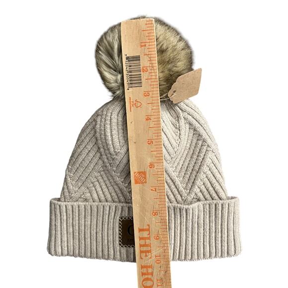 C.C Exclusive Winter Hat Womens One Size Beige Oatmeal Cable Knit Faux Fur Pom - Picture 7 of 7